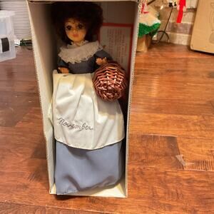 Vintage Brinn's What the World Needs Now Doll Music Box- 2NGN 210.5 - 1986